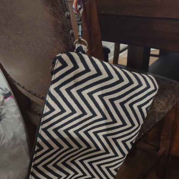 NWOT Large Jeweled Wristlet - Picture 8 of 9